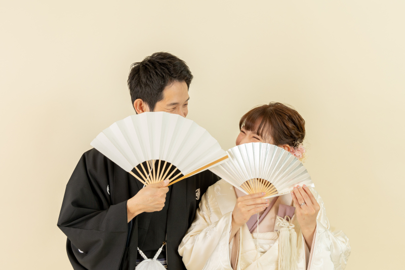 扇子で可愛らしくお口隠し♪