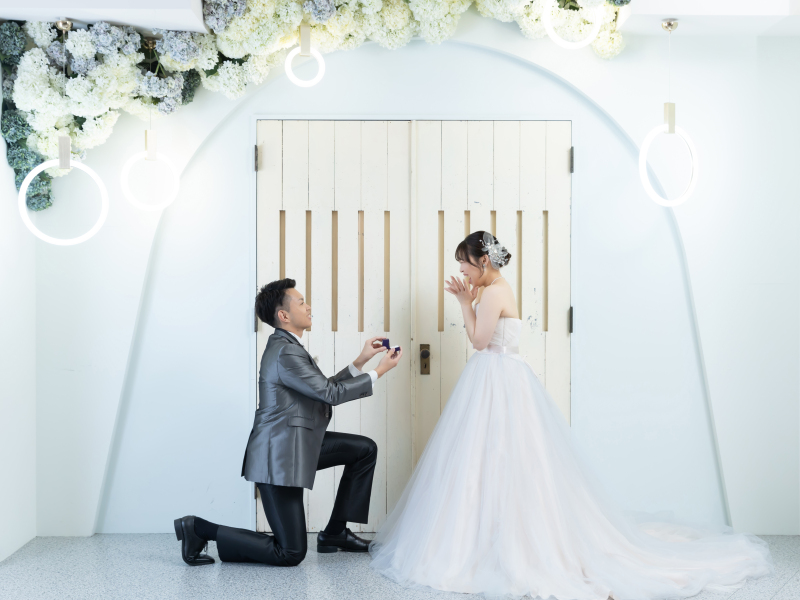 教会前でプロポーズ!