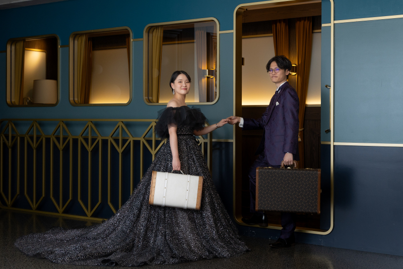 メガネをかけて落ち着きのあるお写真も