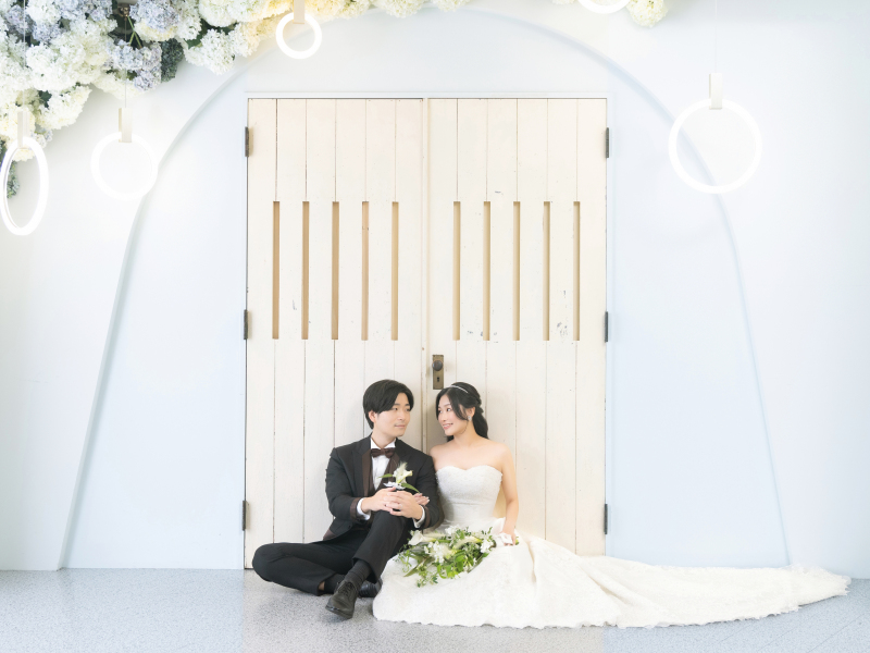 可愛らしく座ってのお写真