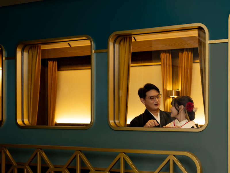 電車の外からお二人を