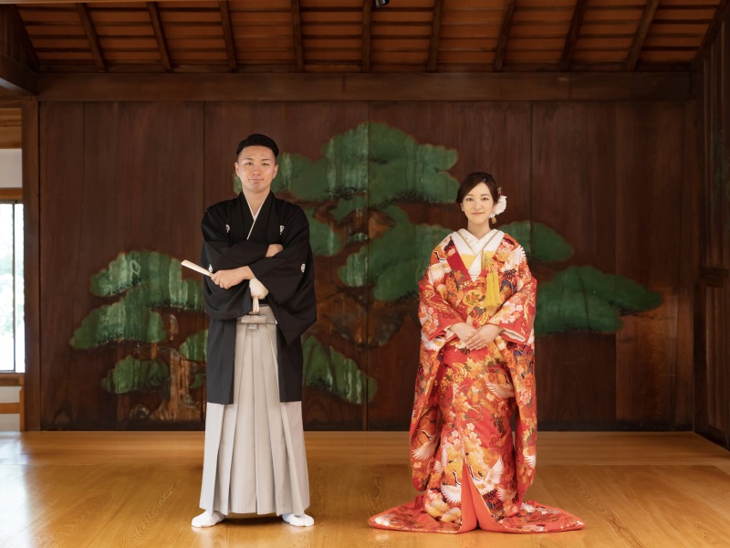 伝統的な能舞台の上で