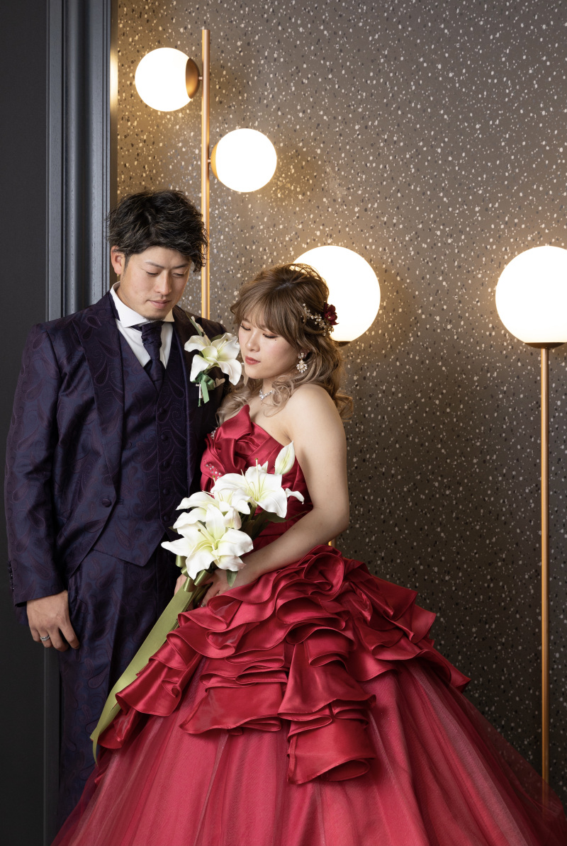 カラードレスに合わせてタキシードもお色直し♪