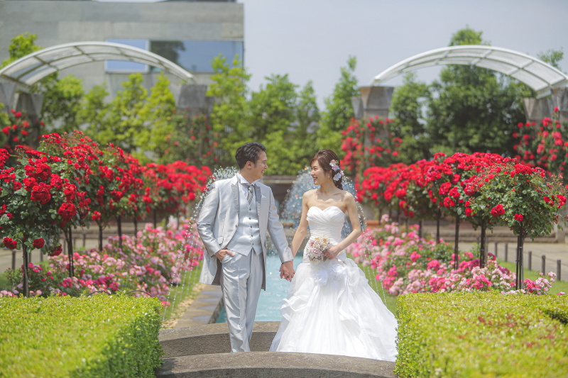 お花に囲まれて笑顔の1枚