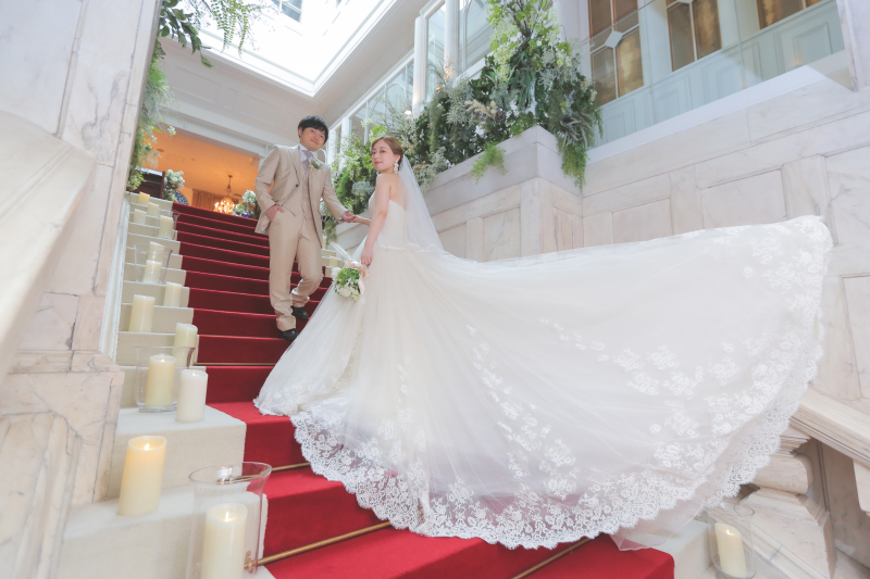 バージンロードに広がる階段で…