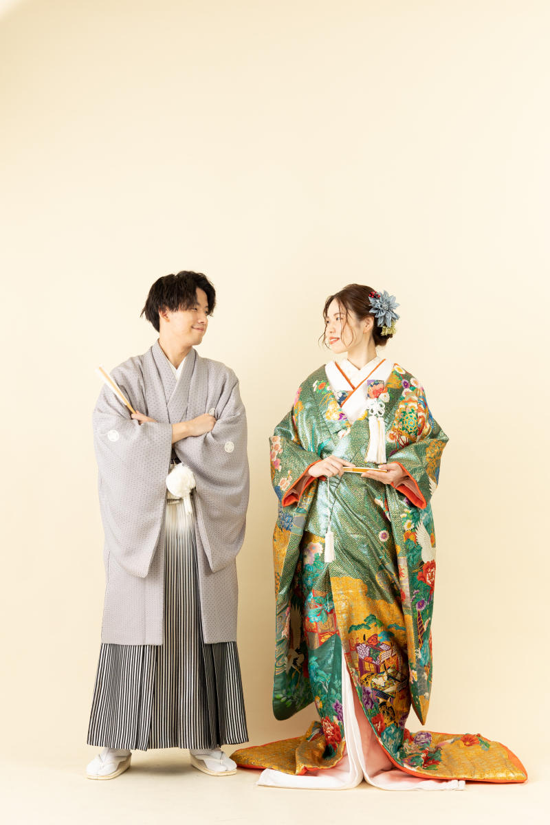 お衣裳の映える無地背景でのお写真