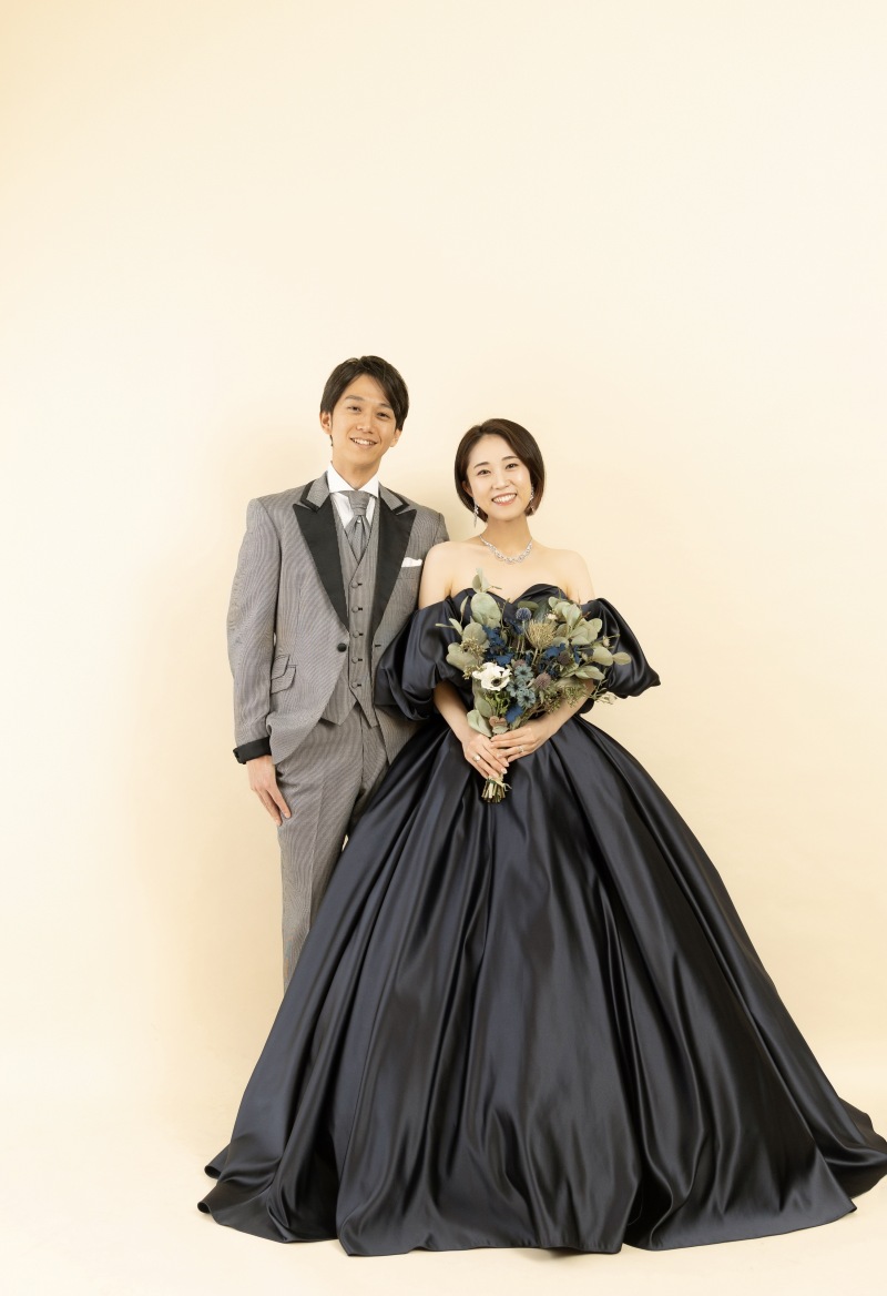 新作のカラードレスで!