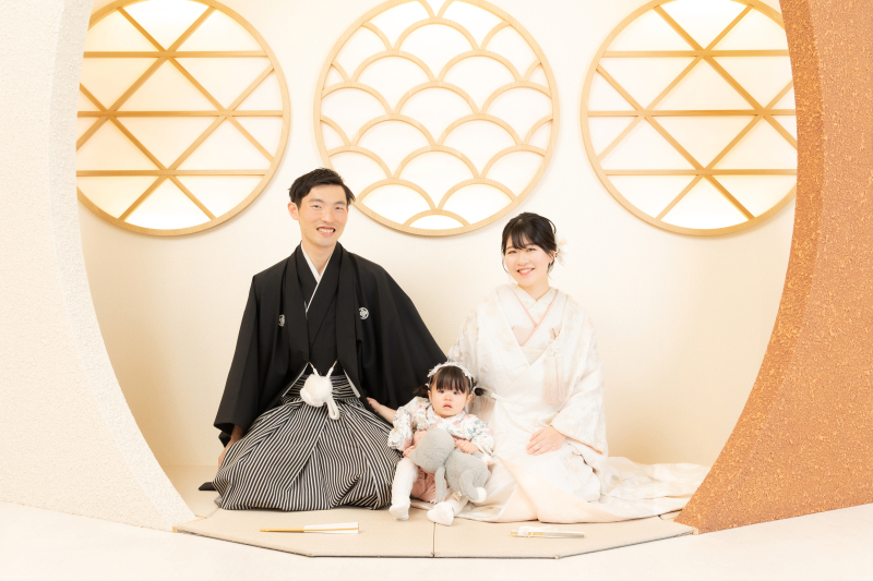 お子さまと3人で座りのお写真も撮影できます♪