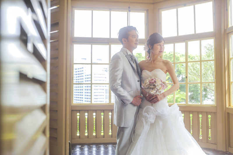 洋館のサンルームで沢山の光を浴びながら