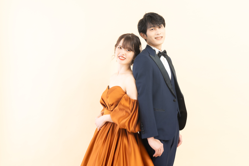 背中合わせの寄り添いショット★