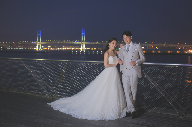 最後は海をバックに大人な一枚を…