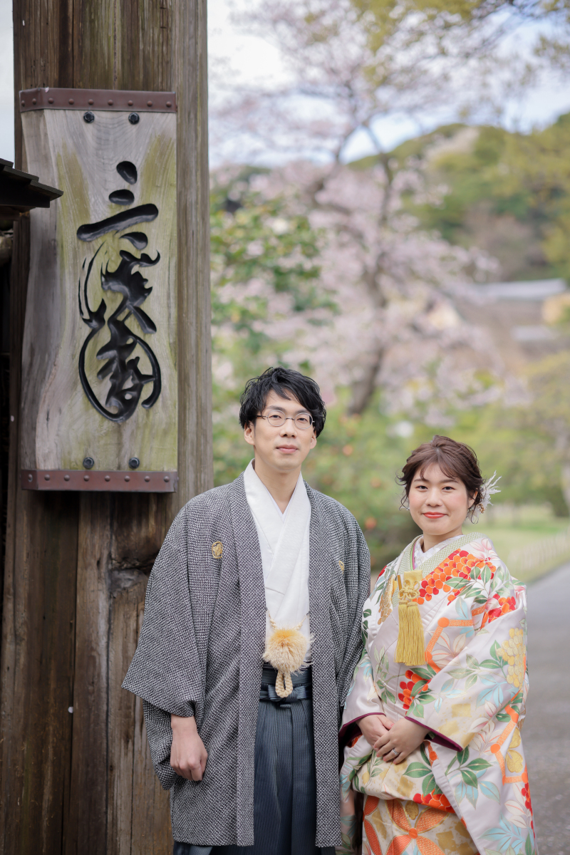 まずは三溪園の看板の前で!