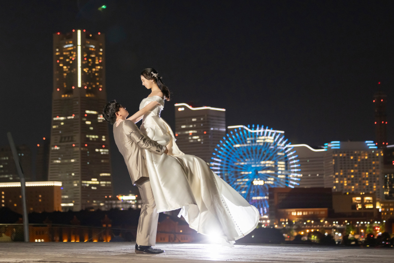 ラストはみなとみらいの夜景をバックに