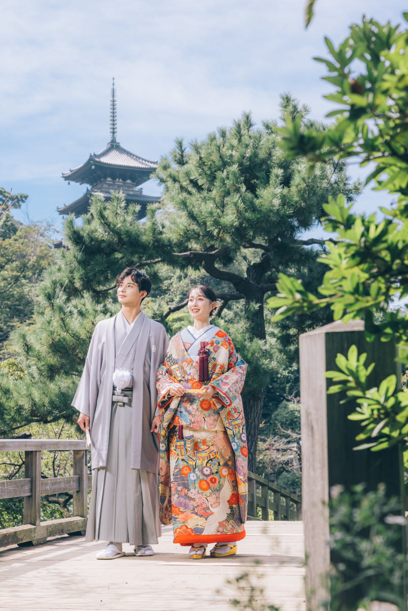 歴史的建築物や自然と一緒に