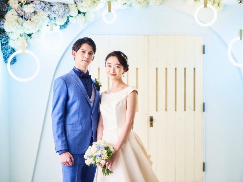 【通常価格228,000円(税抜)が期間限定で5万円OFF！】【衣裳2着選び放題】和装洋装スタジオ撮影18Pアルバム付きプラン