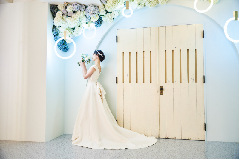 【通常価格138,000円(税抜)が期間限定で5万円OFF】【衣裳2着選び放題】洋装ソロウェディング撮影アルバム12P付きプラン