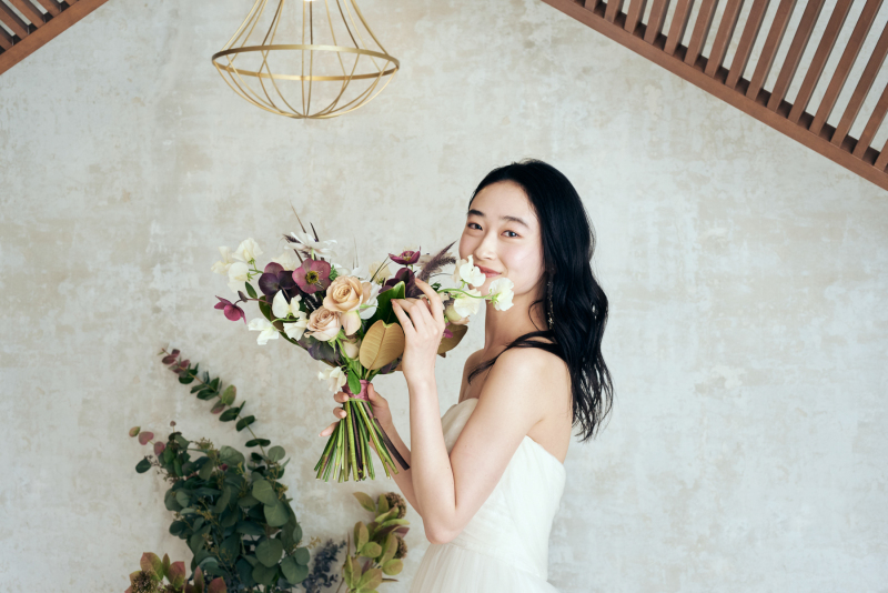 【通常価格138,000円(税抜)が期間限定で5万円OFF】【衣裳2着選び放題】洋装ソロウェディング撮影アルバム12P付きプラン