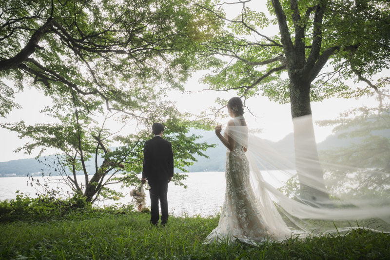 湖畔の風を感じながら