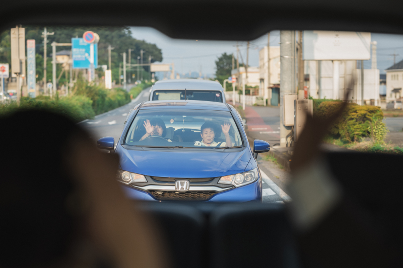 お連れ様とは別々の車でご移動です!