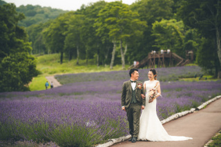 eneen wedding GUNMA_【花畑】季節の花々に囲まれて色鮮やかなフォト