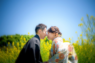 花のにおい、太陽のにおい、風のにおい、そしてそれらに包まれるお2人。