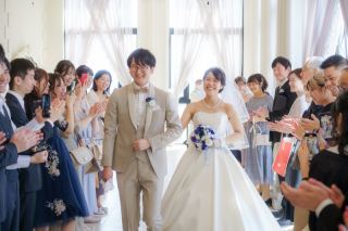 結婚式当日の撮影もお任せ下さい。素敵な一日を何十年先の未来まで残しましょう。