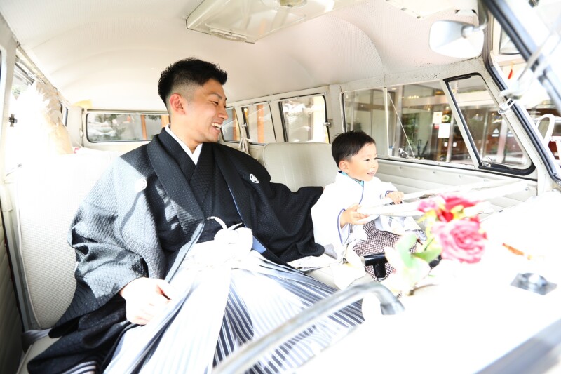 パパとお子さんとワーゲンバスにて♪