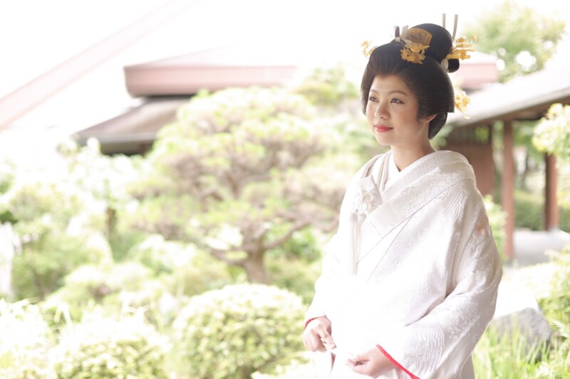 日本庭園と和装姿の美しをさ最大限に引き出した1枚。