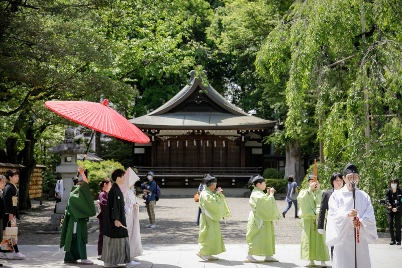 新緑がまぶしい五月晴れの中で 撮影日 2021年5月15日 大國魂神社 Torutokoya Photo Movie 大國魂神社結婚 式場店 東京都でフォトウェディング探すならphotorait