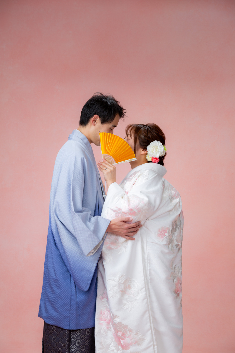 シンプルなスタジオで1枚