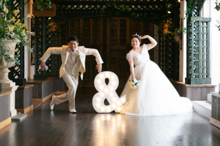 お二人のイニシャル！こんな楽しい写真もお任せください！お二人らしいお写真を撮りましょう