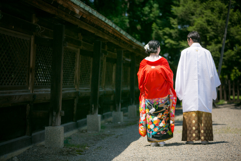 【上杉神社ロケーションプラン】色打掛、白無垢どちらかをチョイス!(家族との撮影も無料、美容、データ付き)
