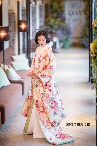 28-371　鶴丸に蝶