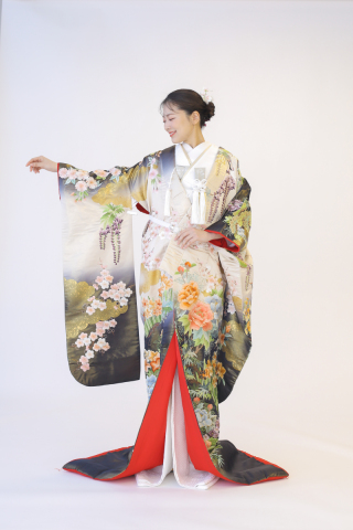 73-356　黒ぼかし牡丹に鶴