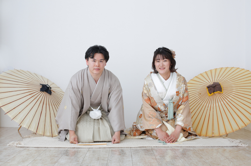 番傘を背景にこんにちは