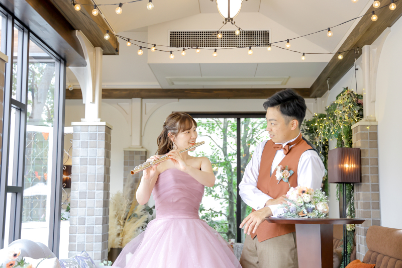 大切なフルートとを奏でながら