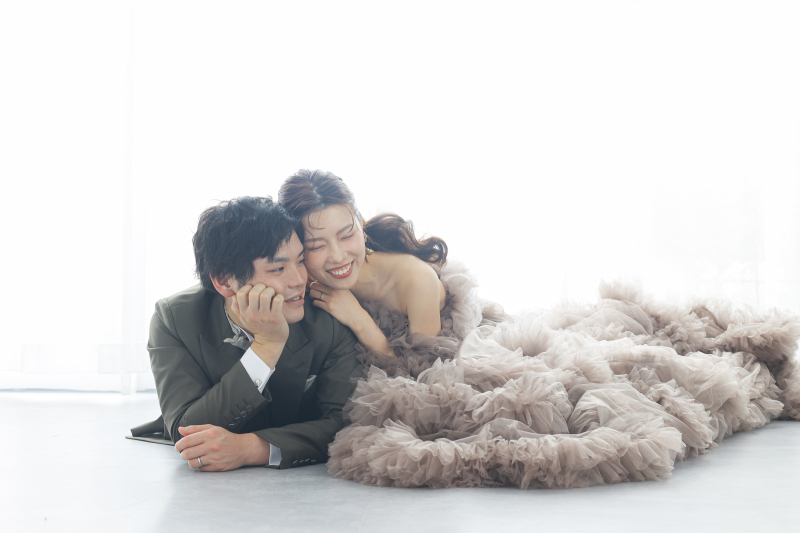 【衣装で選ぶフォトウェディング】洋装2着スタジオプラン|新郎2着新婦2着|こだわり派納得の品揃え|式場使用ドレスが着れる