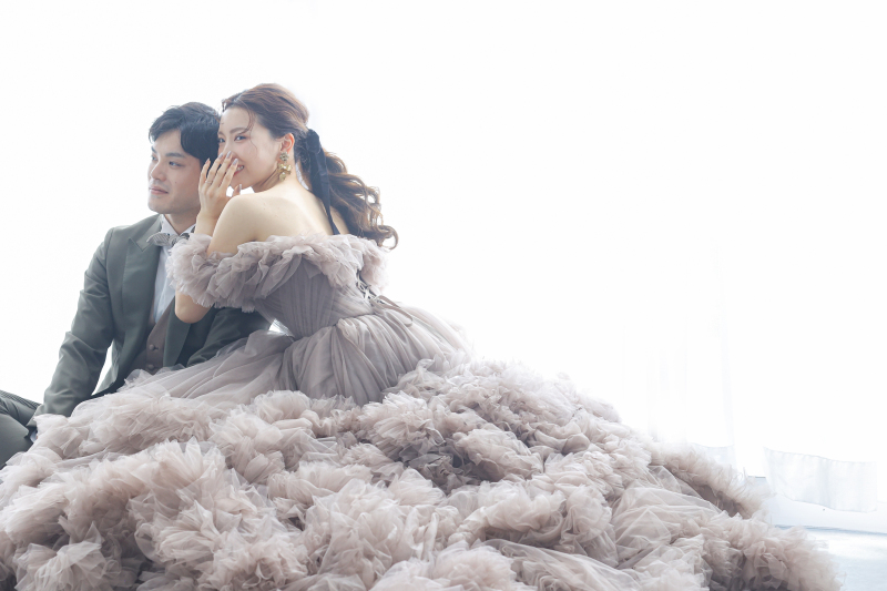 【衣装で選ぶフォトウェディング】洋装2着スタジオプラン|新郎2着新婦2着|こだわり派納得の品揃え|式場使用ドレスが着れる