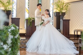【選べる特典！】結婚式場フォト｜衣装＋美容＋フィッティング＋撮影｜期間限定｜データ10カットプレゼント｜土日祝日会場使用料半額