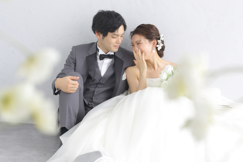 【衣装で選ぶフォトウェディング】洋装2着スタジオプラン|新郎2着新婦2着|こだわり派納得の品揃え|式場使用ドレスが着れる