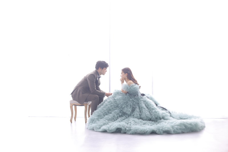 【最大&yen;25,000オフ】スタジオフォト｜衣装＋美容＋フィッティング＋撮影｜洋装 or 和装どちらか1着｜全データ付｜期間限定