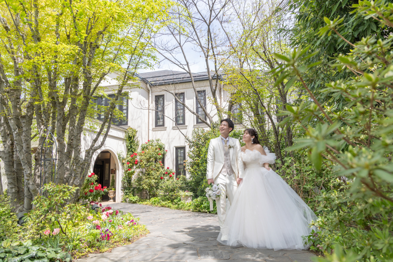 【選べる特典!】結婚式場フォト|衣装+美容+フィッティング+撮影|期間限定|データ10カットプレゼント|土日祝日会場使用料半額