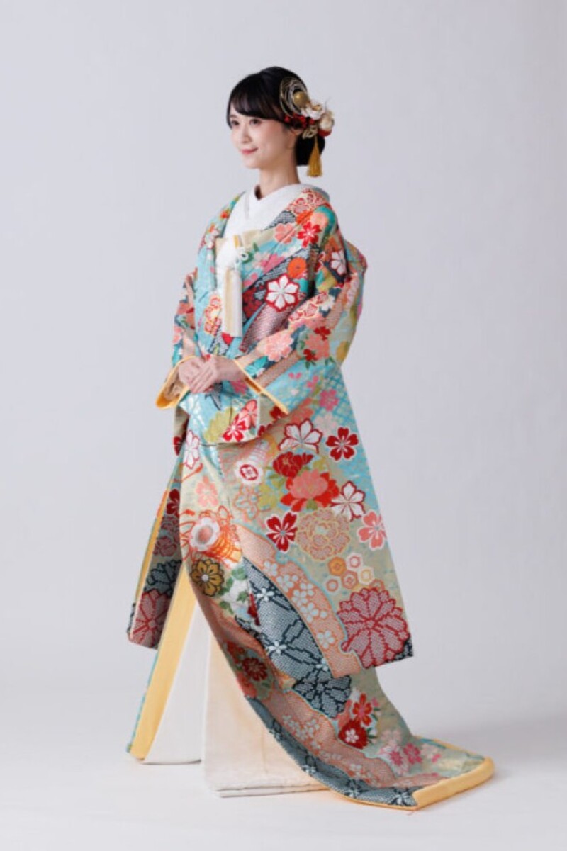 絢爛熨斗雪輪文