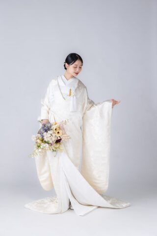 立梅観世水に鶴