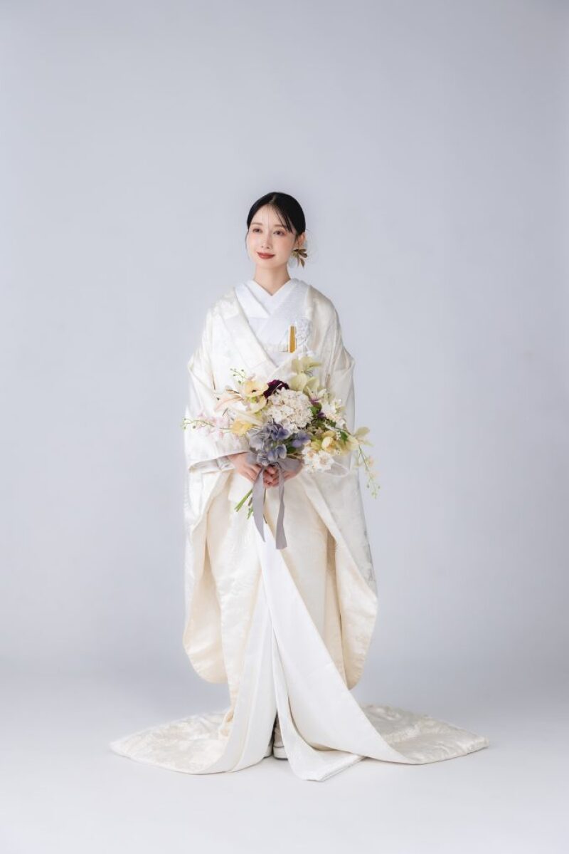 立梅観世水に鶴