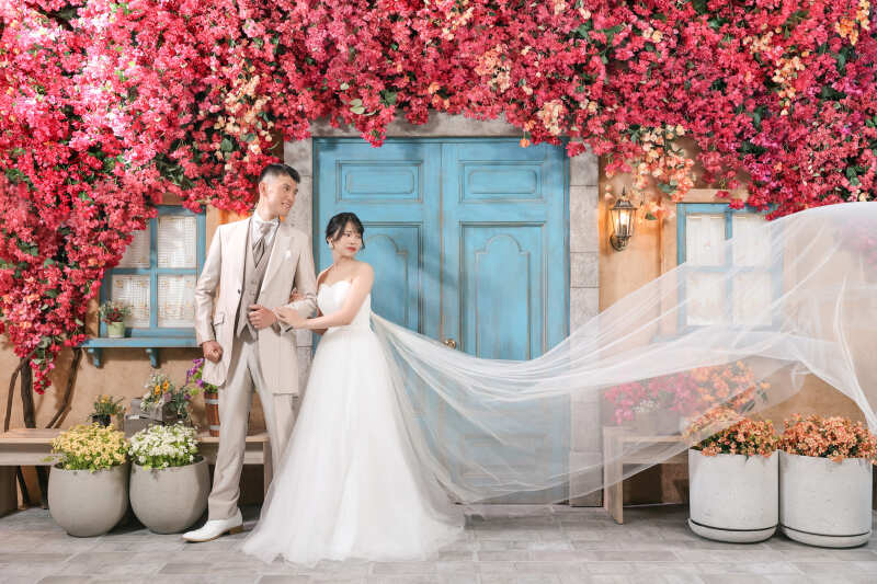 ベールがなびいて