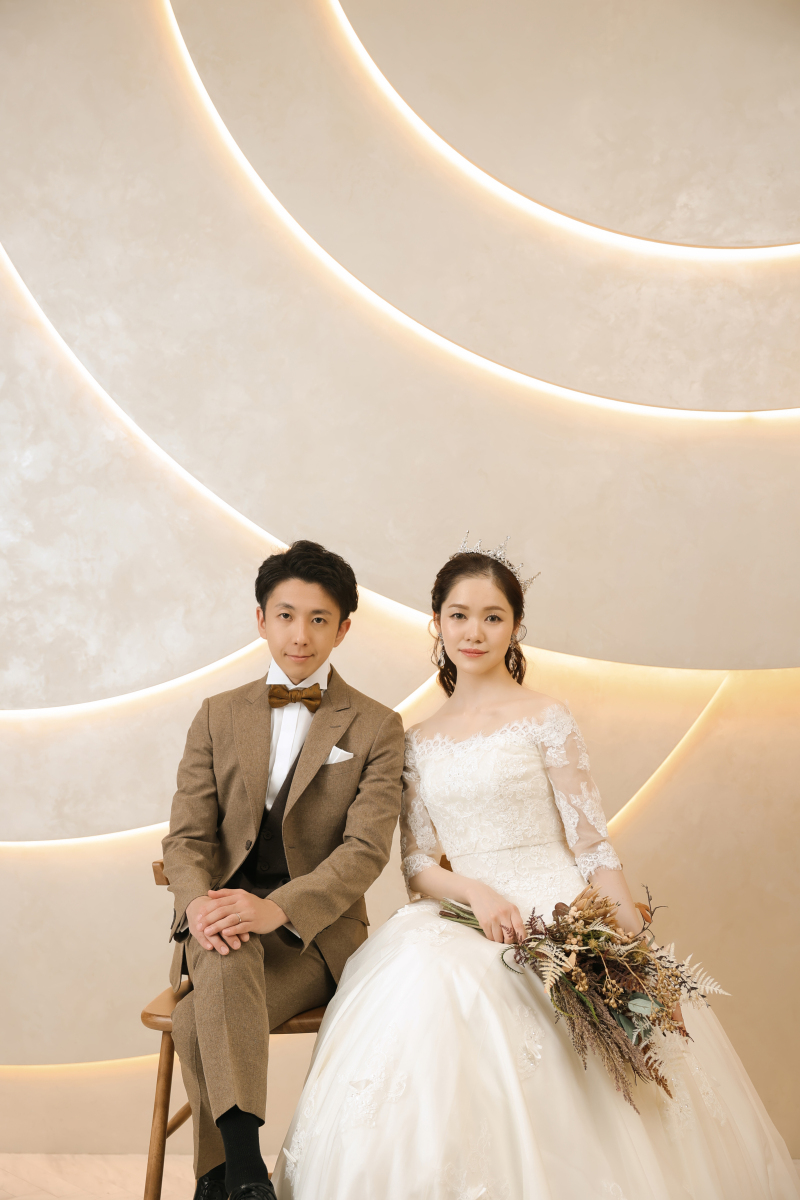 椅子に座ってシックに