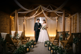 幻想的な光に包まれたチャペルで