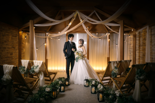 温かく輝くチャペルで