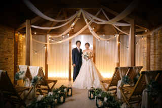 柔らかな笑みを